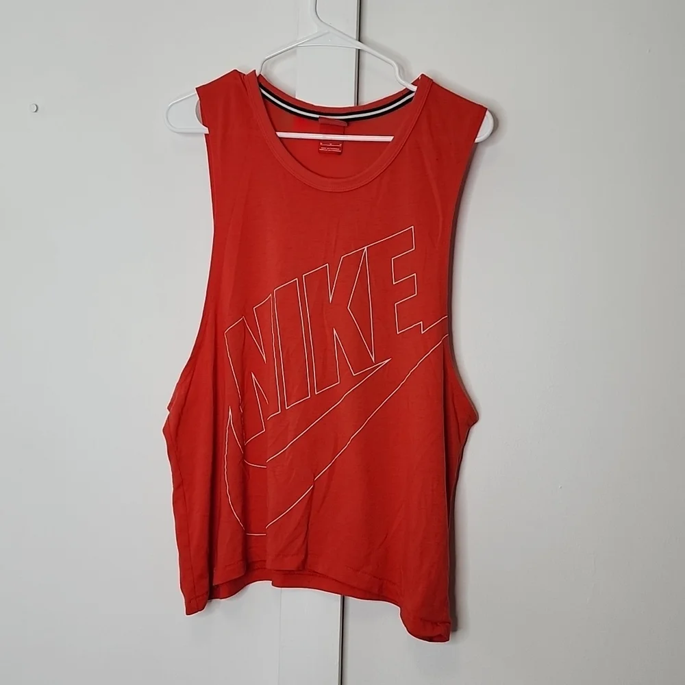 Nike muscle tank top size medium